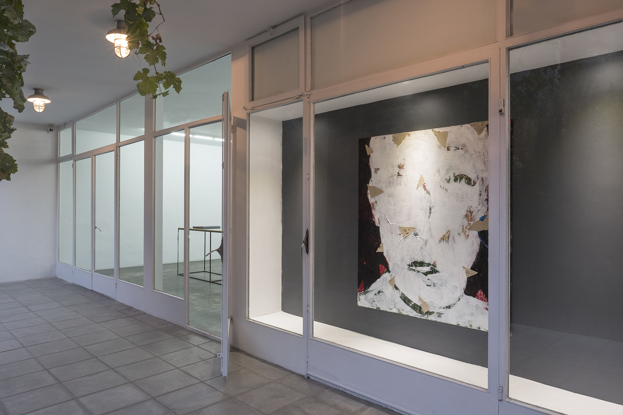 چیدمان آثار نقاش معاصر شیده تامی در گالری اُ